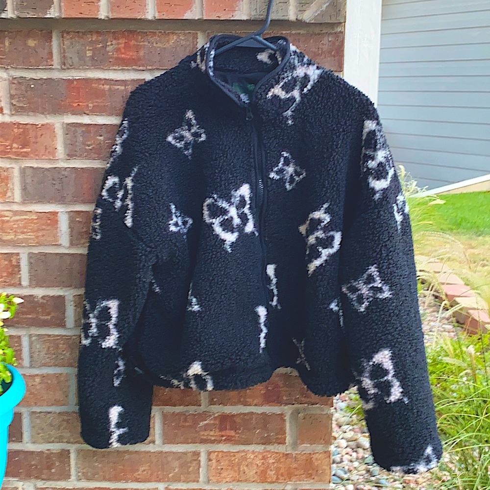 Wild Fable Juniors M Black & White Butterfly Sherpa jacket